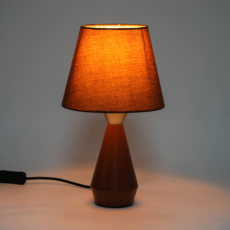 Retro Avrupa metal başucu lambası