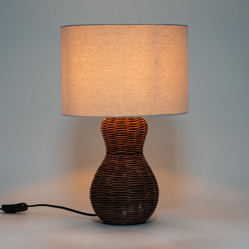 El yapımı rattan sanat masa lambası